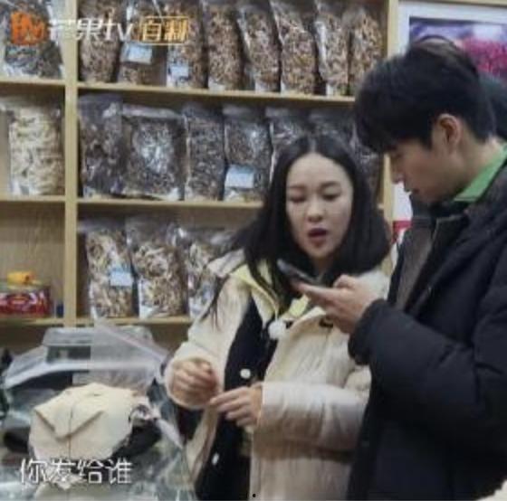 魏大勋和老婆吃瓜视频播放,视频播放量爆表引网友热议